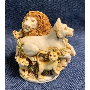 Harmony Kingdom Behold The King Lion Family UK Made Marble Resin Box Figurine